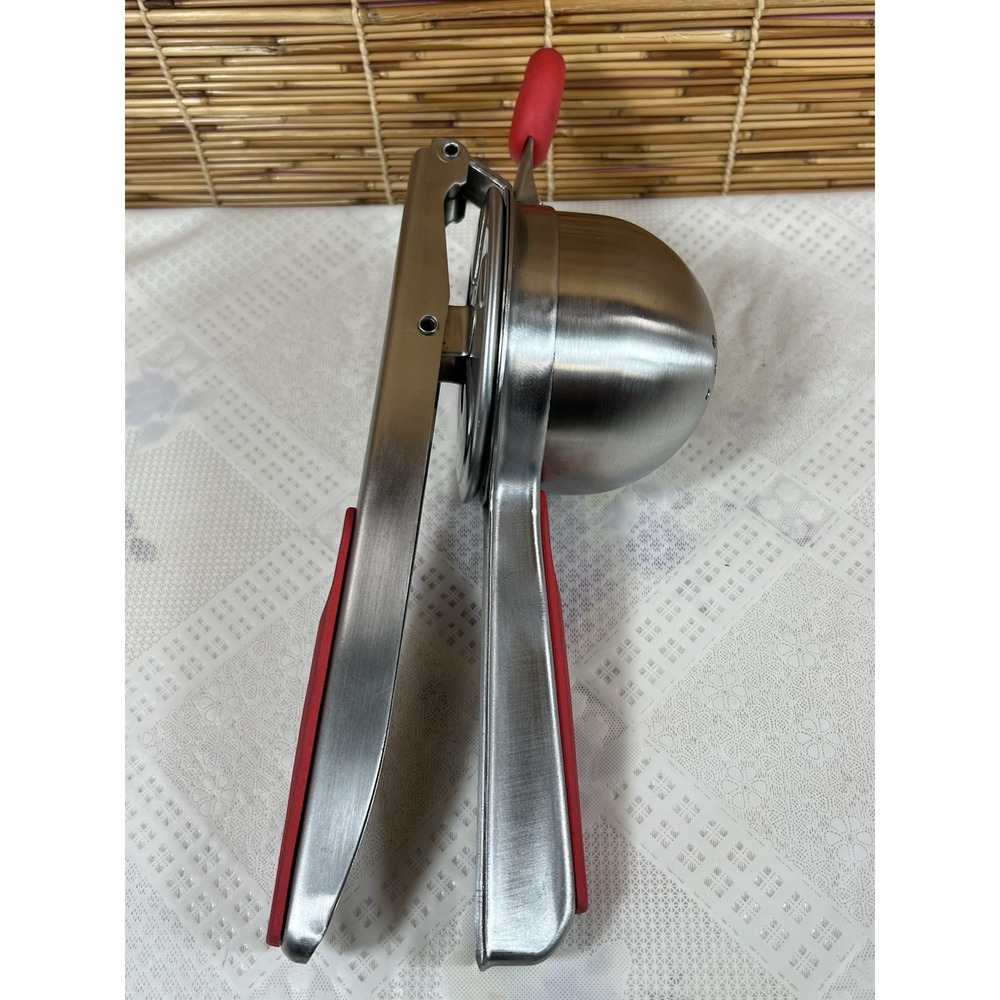 Large Stainless Steel Lemon Squeezer , Lime And Citrus Juicer With Silicone Hand